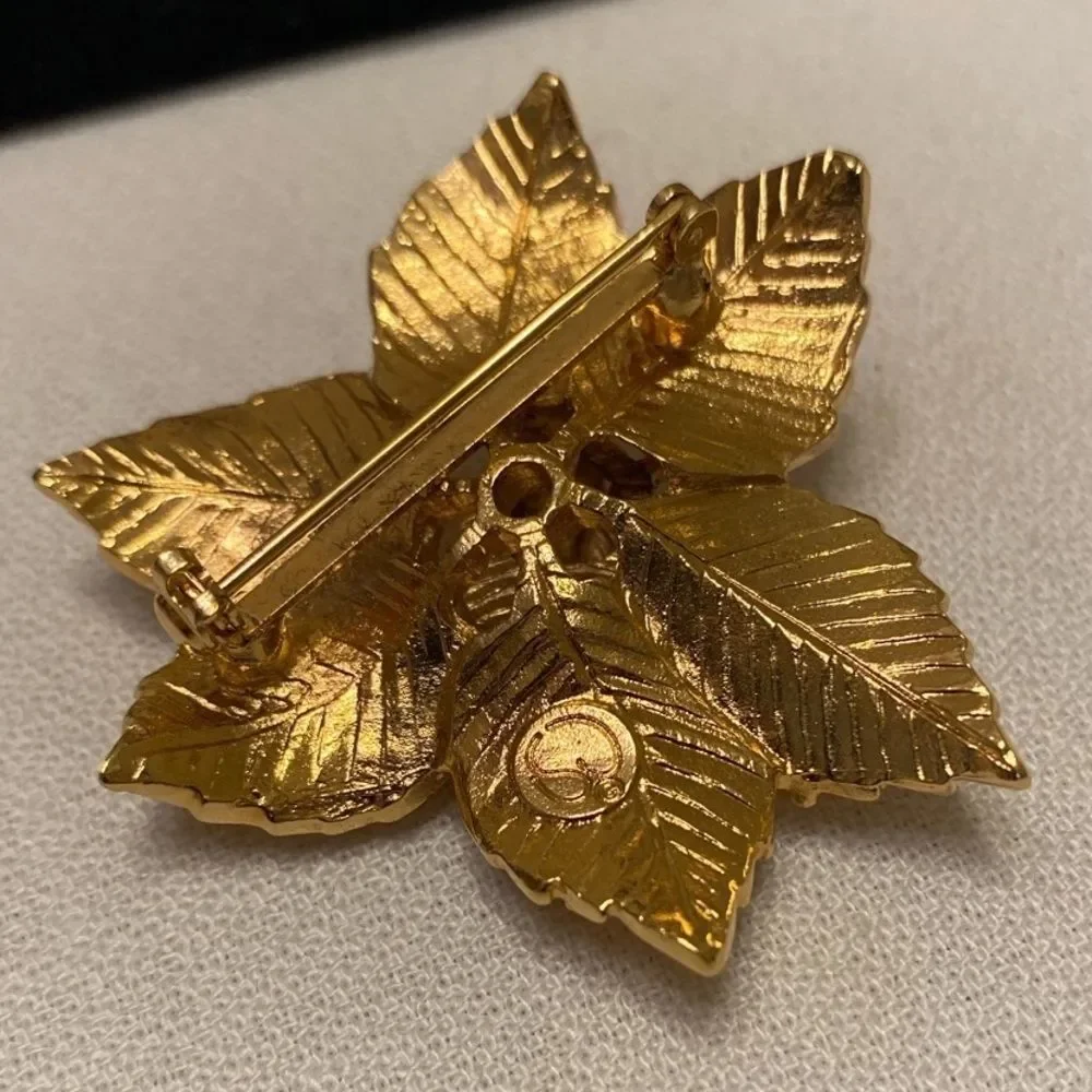 Vintage St. John Gold Brooch With Enamel Ladybug - Picture 3 of 11